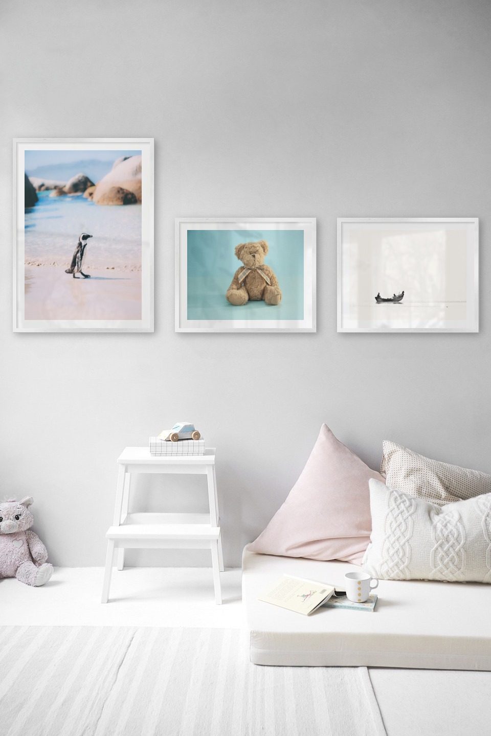 Gallery wall with picture frames in silver in sizes 50x70 and 40x50 with prints "Penguin on the beach", "Teddy bear and blue" and "People in boat"