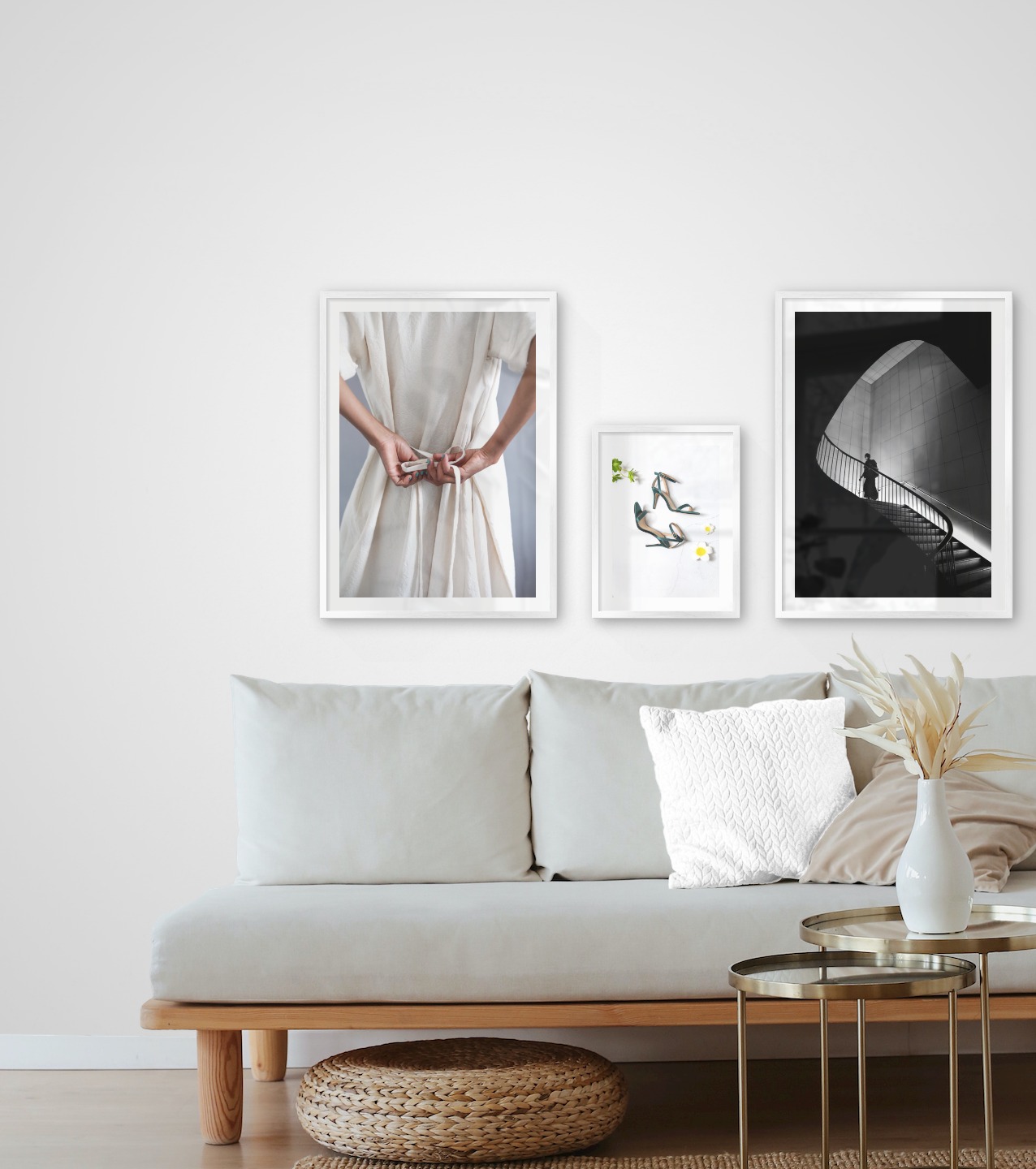 Gallery wall with picture frames in silver in sizes 50x70 and 30x40 with prints "Dress with waistband", "Heels" and "Staircase"