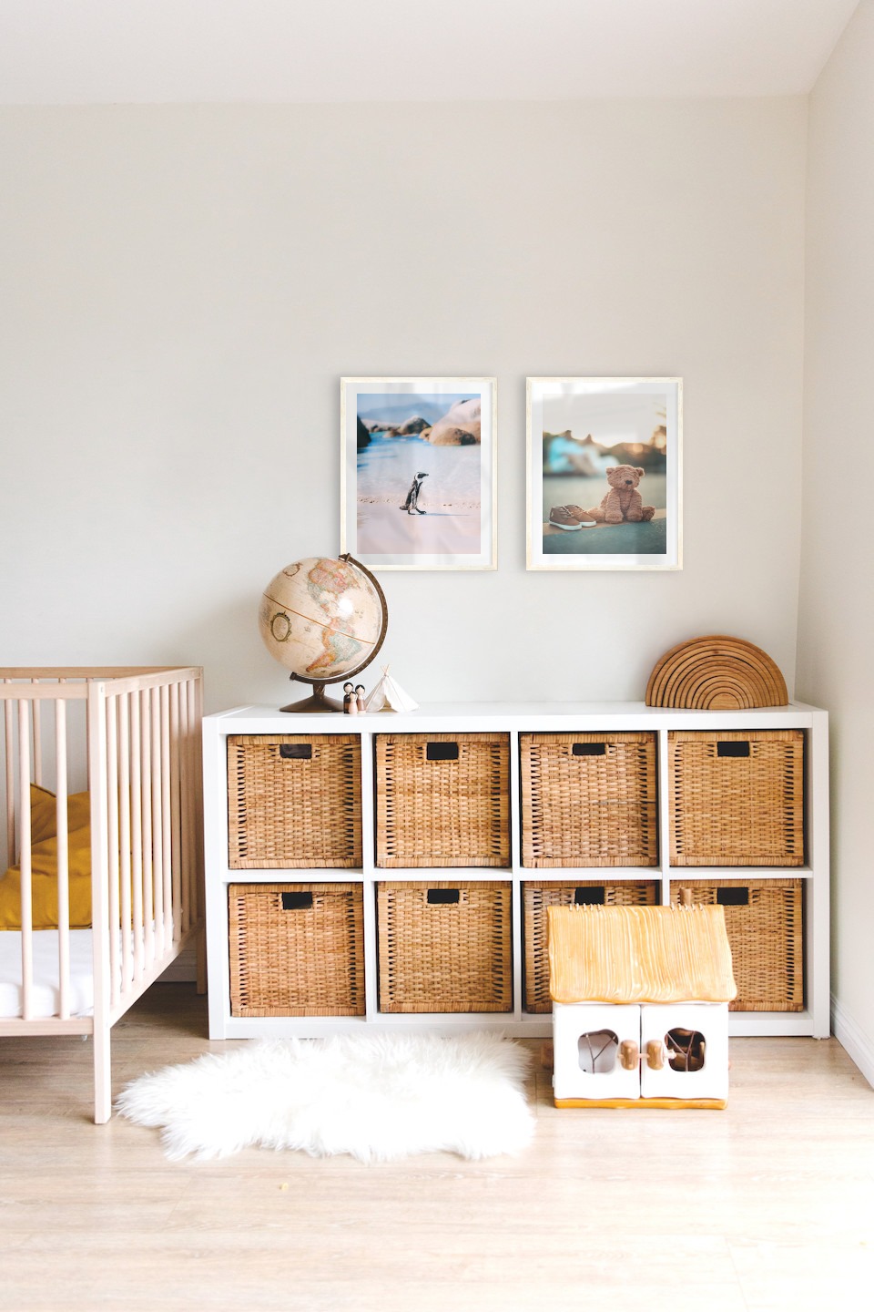 Gallery wall with picture frames in light wood in sizes 40x50 with prints "Penguin on the beach" and "Teddy bear on the street"
