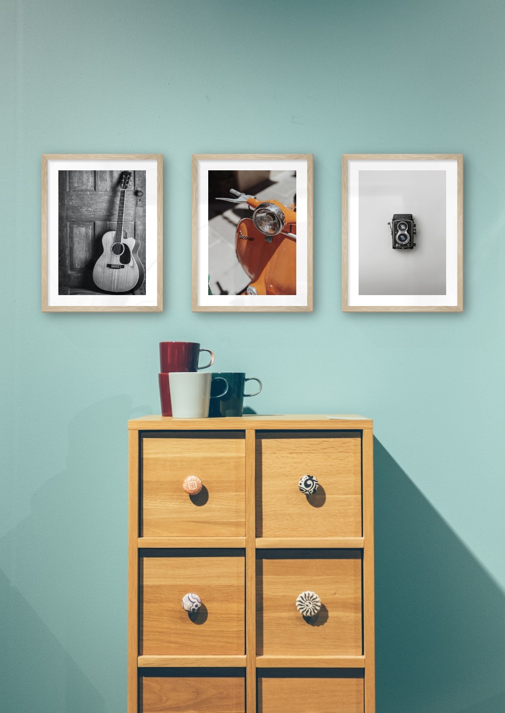 Gallery wall with picture frames in wood in sizes 30x40 with prints "Guitar", "Orange vespa" and "Camera"