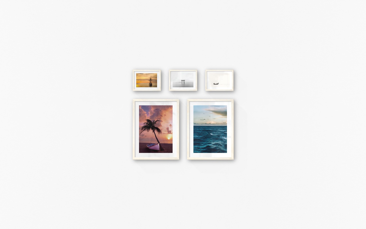 Gallery wall with picture frames in light wood in sizes 30x40 and 13x18 with prints "Palm on the beach", "Somewhat out at sea", "Ships at sea", "Pillars in the water" and "People in boat"