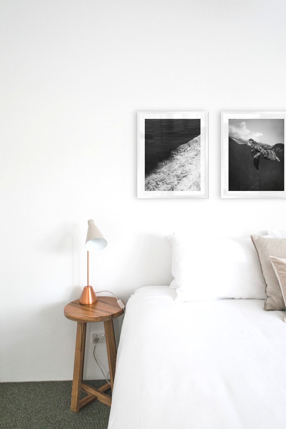 Gallery wall with picture frames in silver in sizes 40x50 with prints "Swell from waves" and "Turtle"