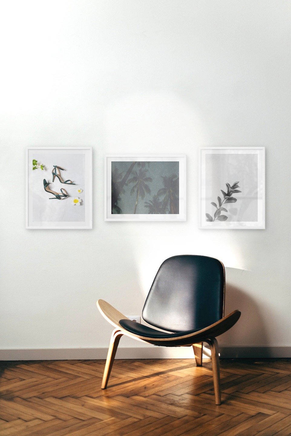 Gallery wall with picture frames in white in sizes 40x50 with prints "Heels", "Palm trees and night sky" and "Twig"