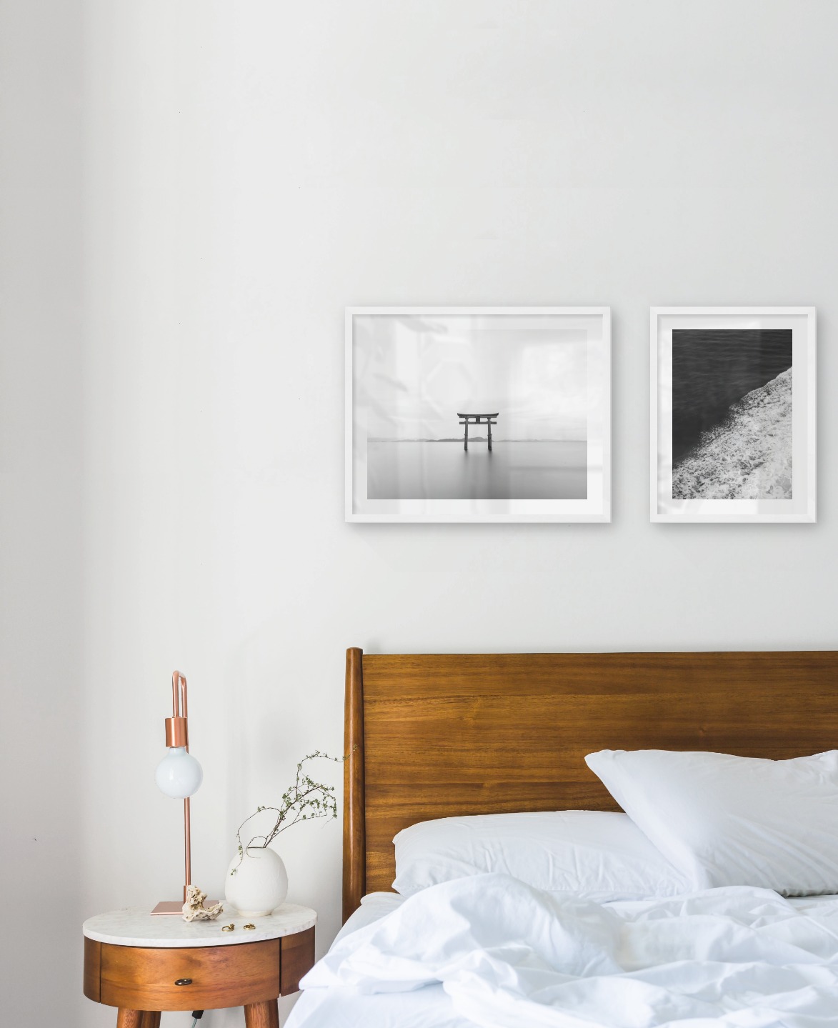 Gallery wall with picture frames in white in sizes 40x50 and 30x40 with prints "Pillars in the water" and "Swell from waves"