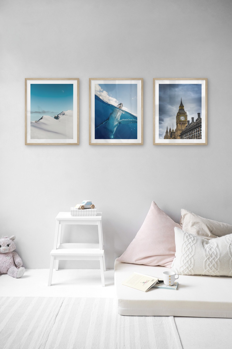 Gallery wall with picture frames in wood in sizes 40x50 with prints "Snowy mountain peaks", "Choice in the water" and "Big Ben in London"
