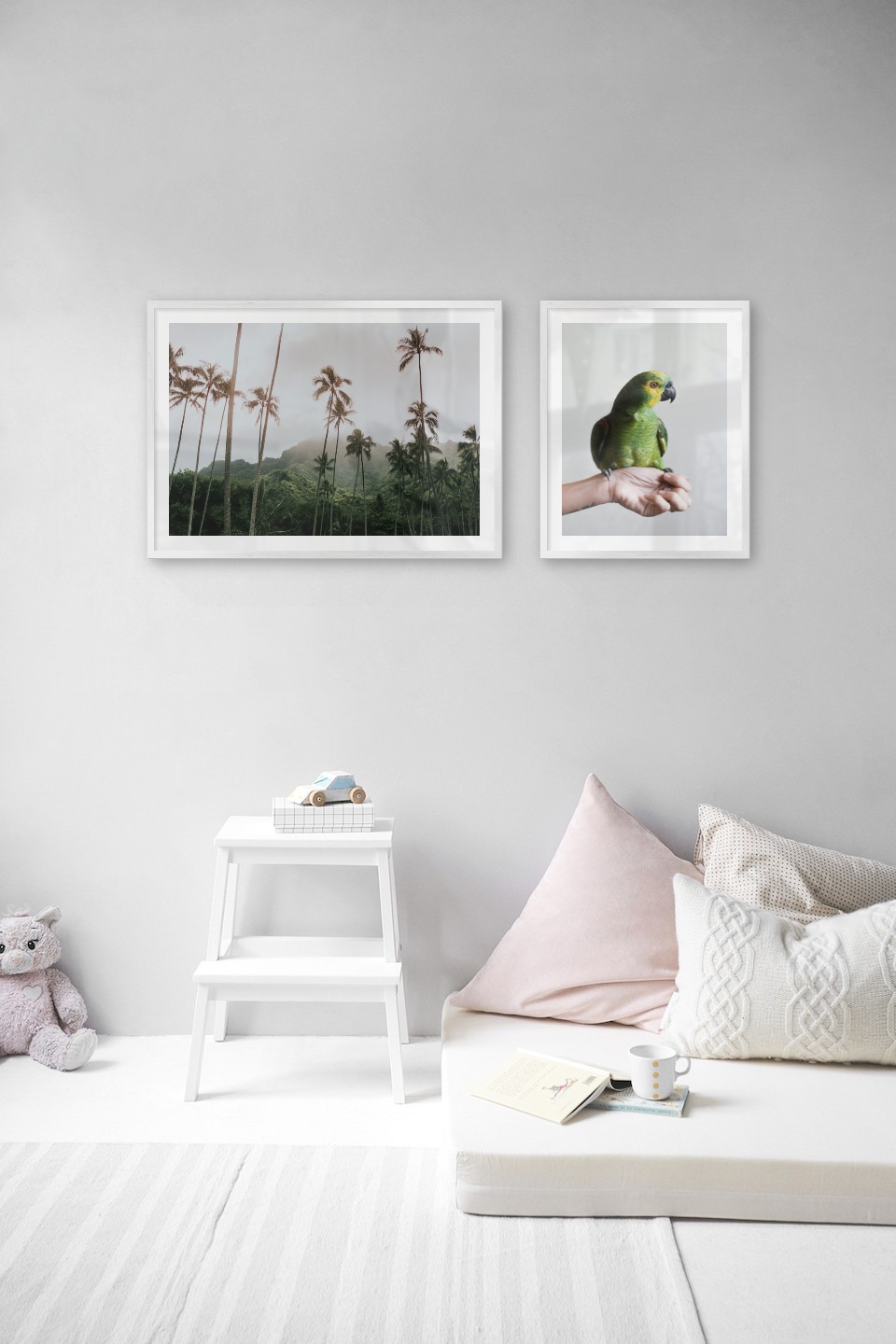 Gallery wall with picture frames in silver in sizes 50x70 and 40x50 with prints "Palm trees and mountains" and "Green parrot"