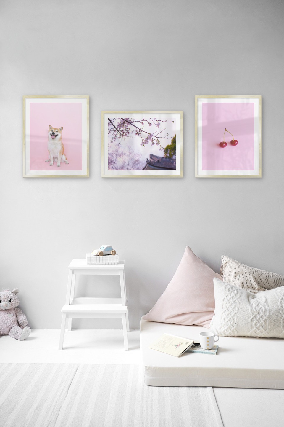 Gallery wall with picture frames in gold in sizes 40x50 with prints "Dog", "Flowers in Tokyo" and "Cherries and pink"