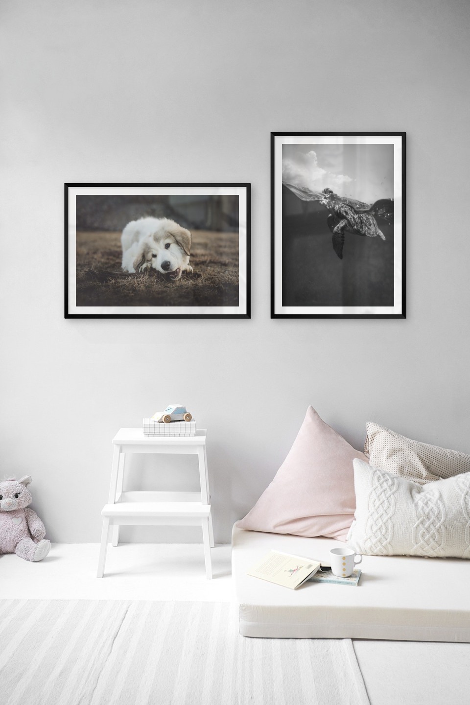 Gallery wall with picture frames in black in sizes 50x70 with prints "Dog chewing" and "Turtle"