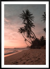 Gallery wall with picture frame in black in size 50x70 with print "Beach at sunset"