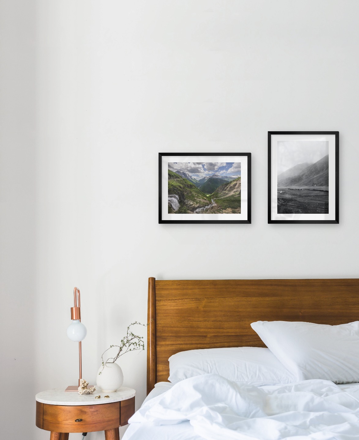 Gallery wall with picture frames in black in sizes 30x40 with prints "Bergsdal" and "Fields in front of mountains"