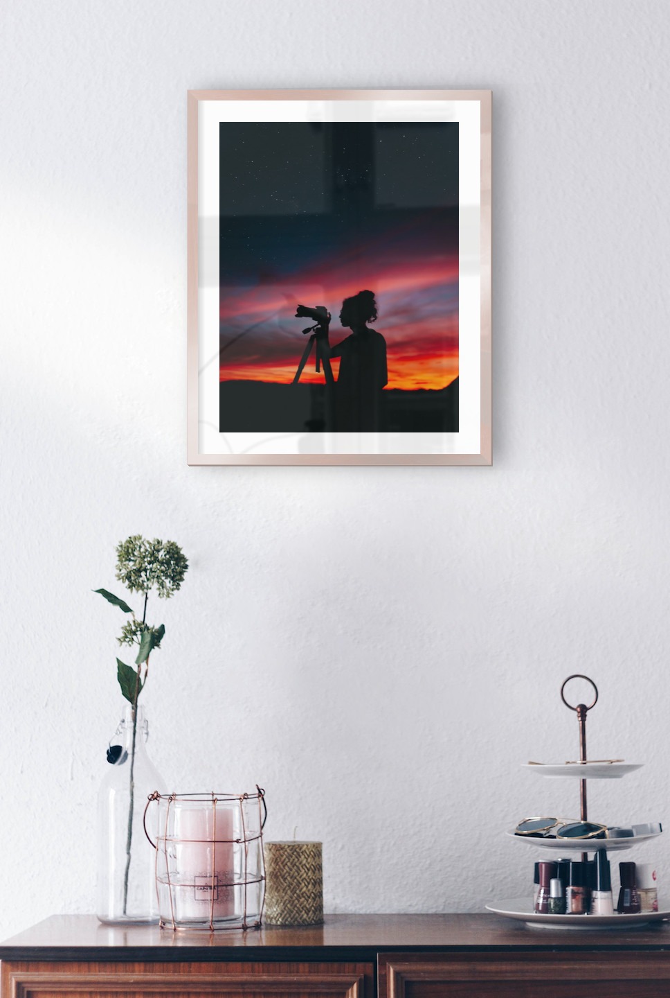 Gallery wall with picture frame in copper in size 40x50 with print "Photographer at night"