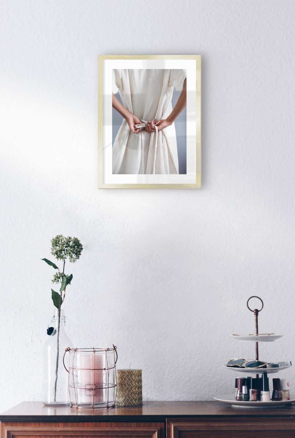 Gallery wall with picture frame in gold in size 30x40 with print "Dress with waistband"