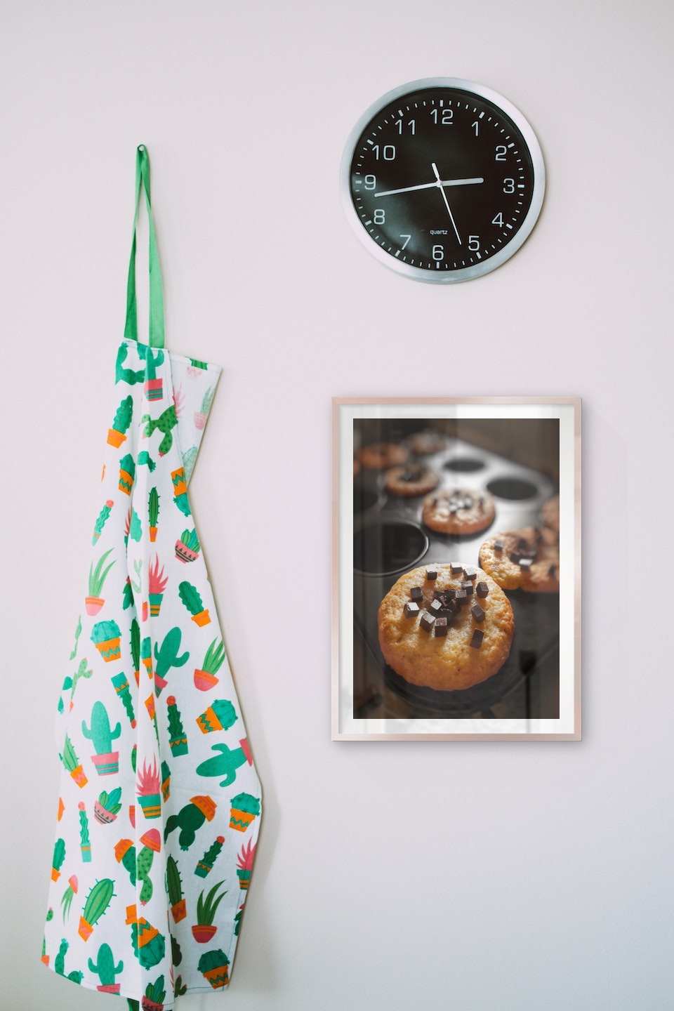 Gallery wall with picture frame in copper in size 50x70 with print "Cookies with chocolate"