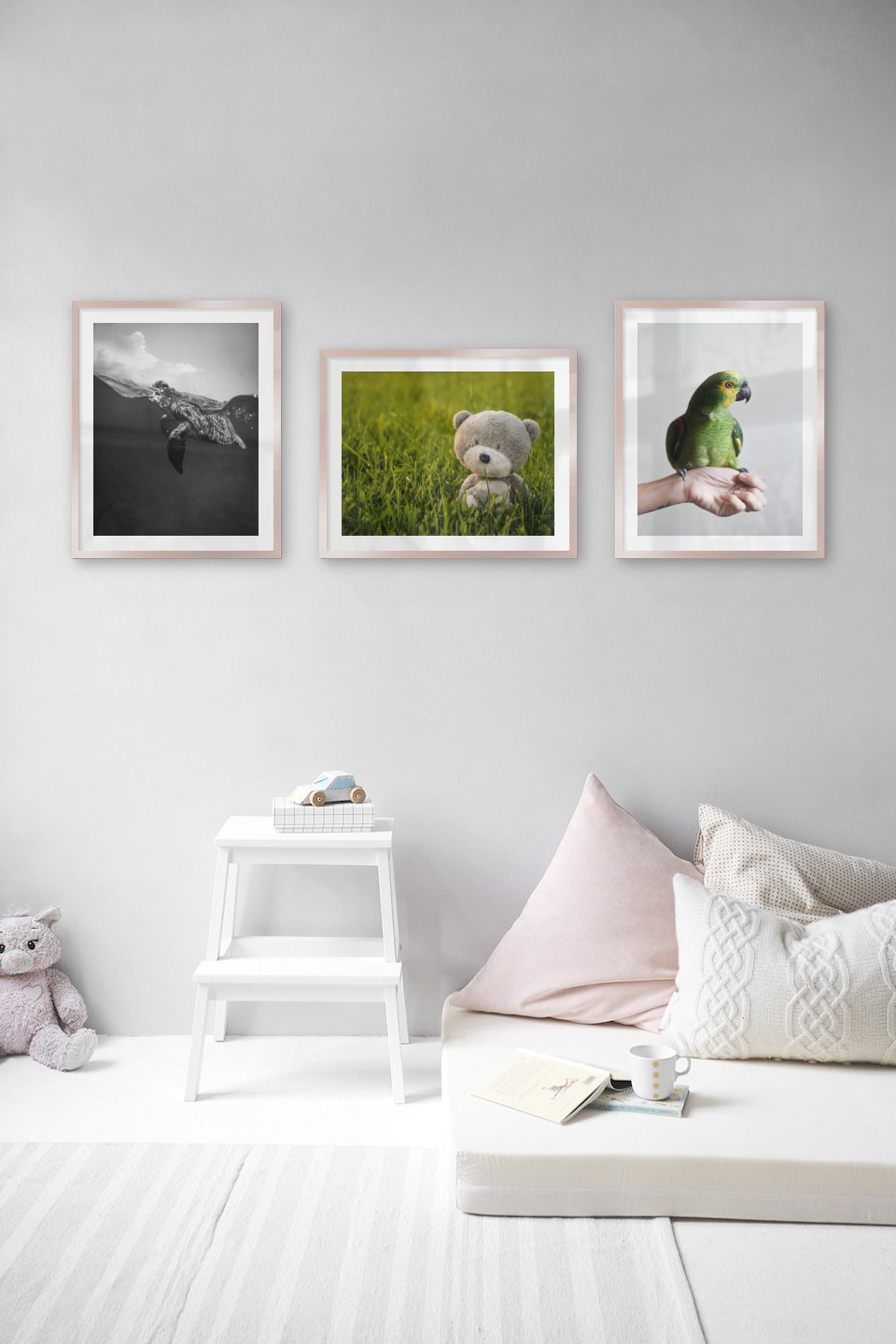 Gallery wall with picture frames in copper in sizes 40x50 with prints "Turtle", "Teddy bear in a field" and "Green parrot"