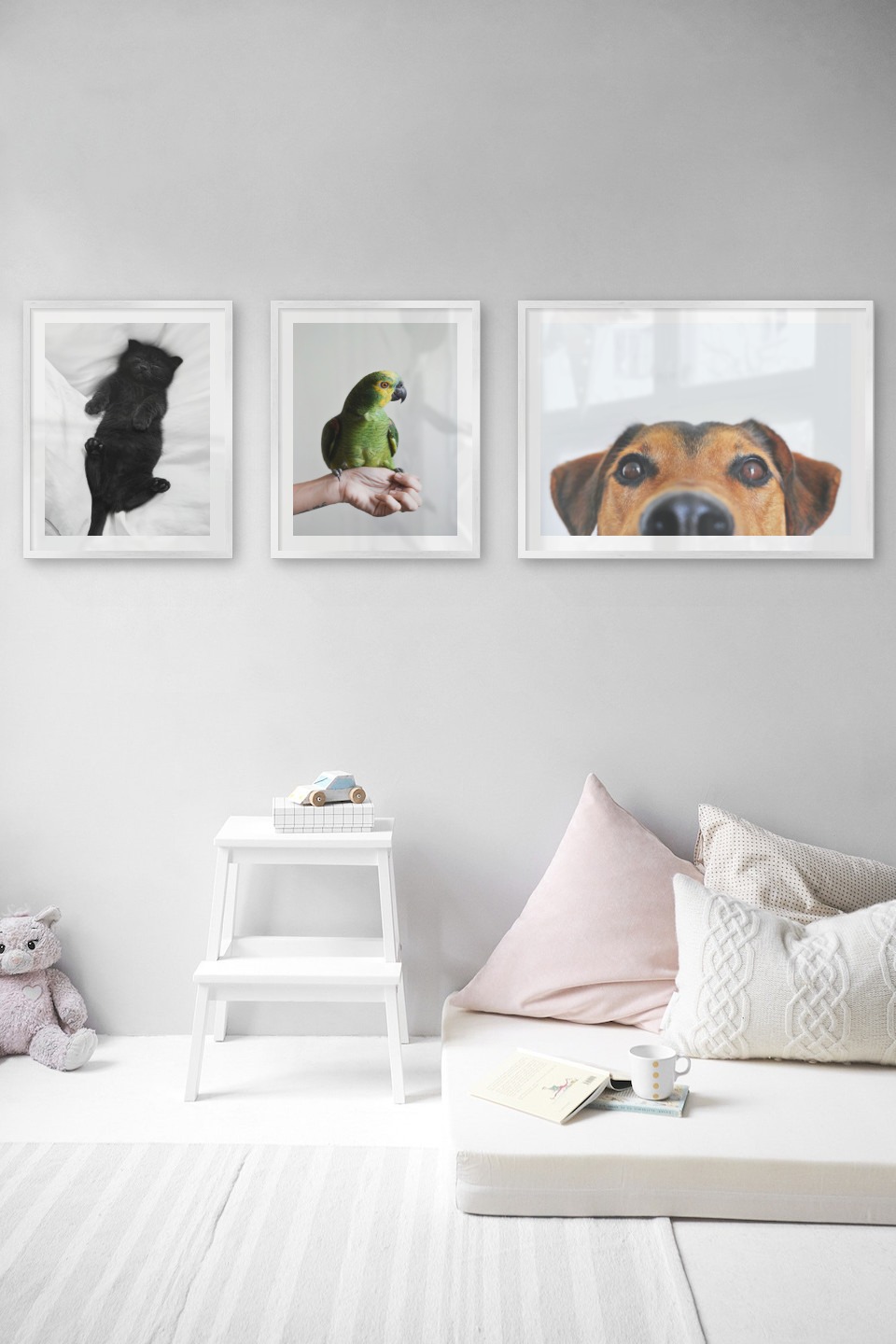 Gallery wall with picture frames in silver in sizes 40x50 and 50x70 with prints "Cat in bed", "Green parrot" and "Hundnos"