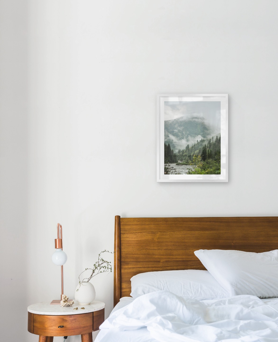 Gallery wall with picture frame in silver in size 40x50 with print "River in front of mountains"