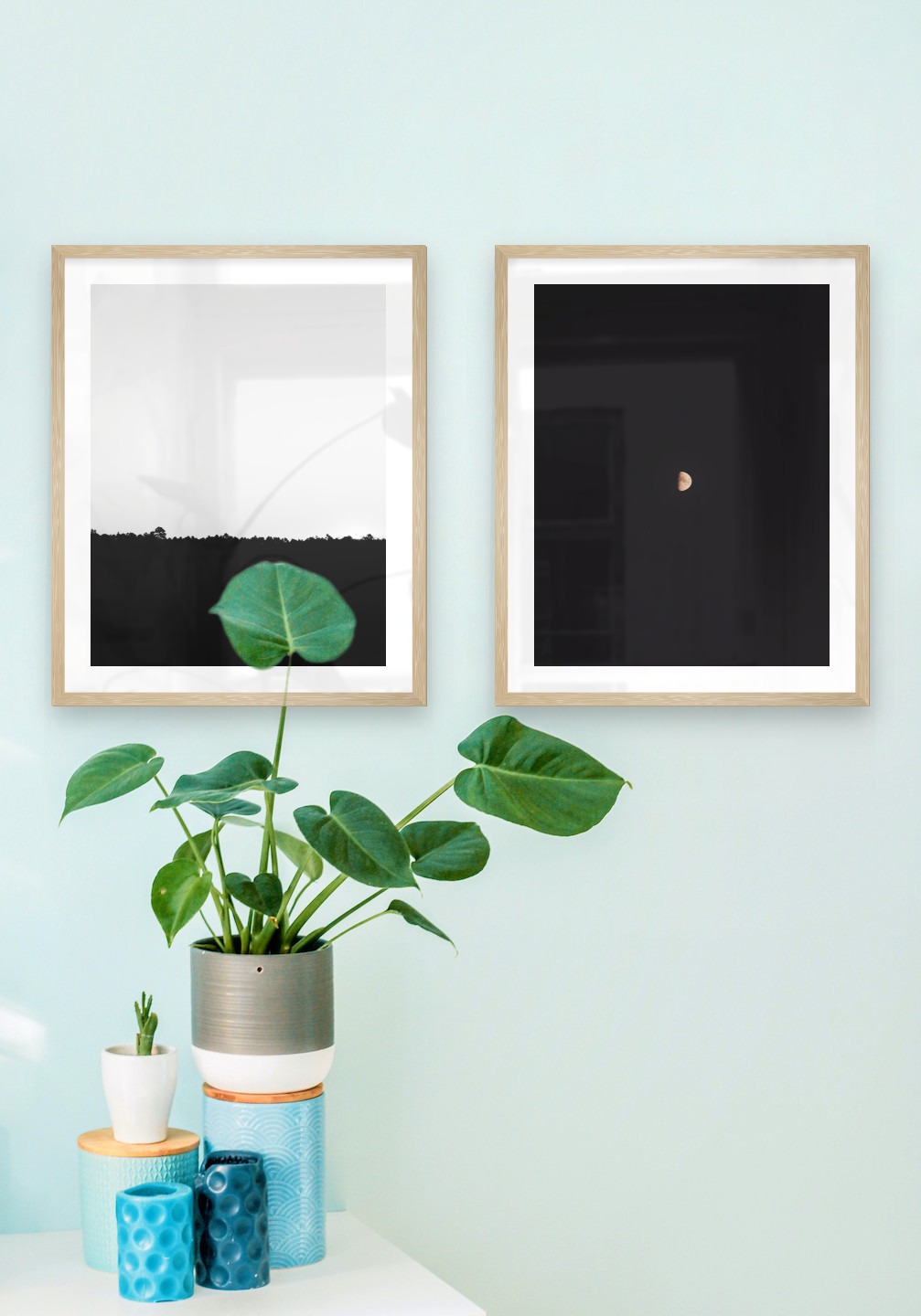 Gallery wall with picture frames in wood in sizes 40x50 with prints "Sky above trees" and "The moon"