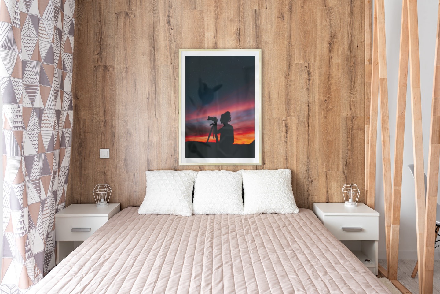 Gallery wall with picture frame in gold in size 70x100 with print "Photographer at night"