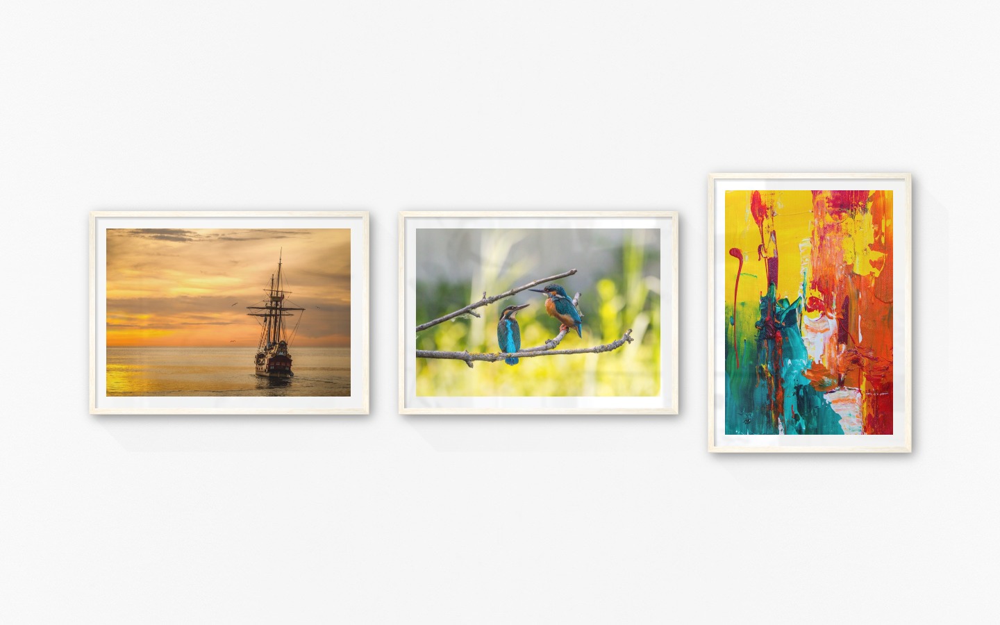 Gallery wall with picture frames in light wood in sizes 50x70 with prints "Ships at sea", "Hummingbirds" and "Abstract art 5"