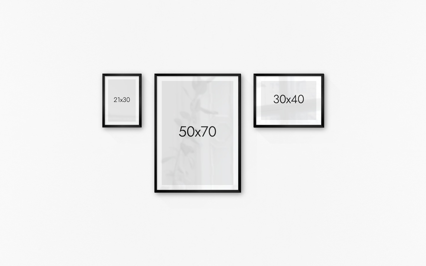 Gallery wall with picture frames in black in sizes 21x30, 50x70 and 30x40